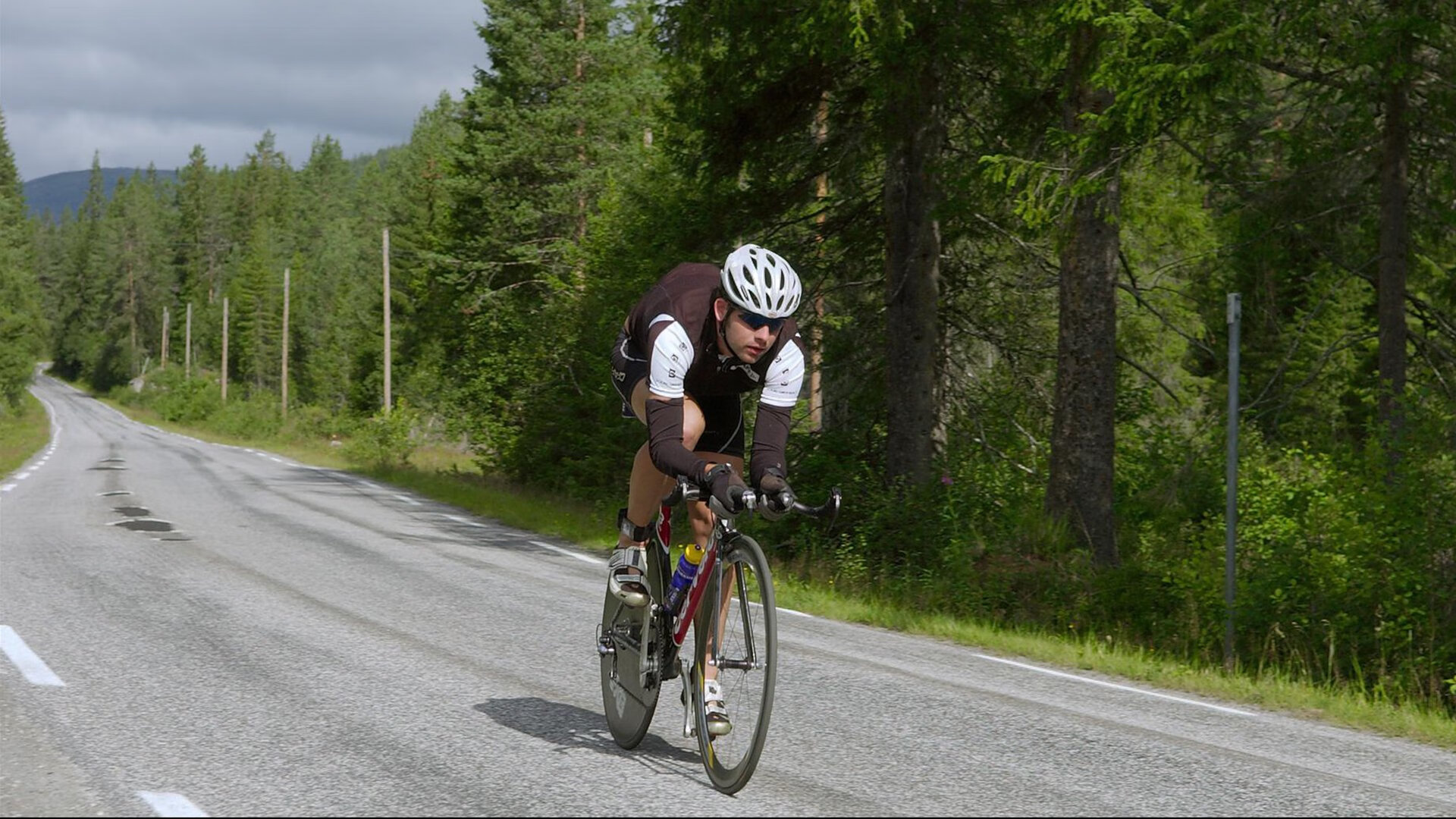 开云在线入口-《PUBGMobile》“风暴之巅”线上线下联动,挑战极限操作!